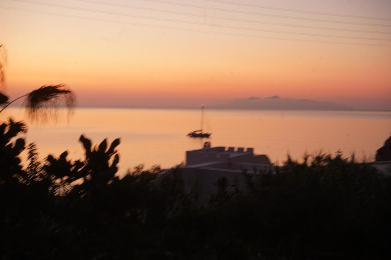 Moschatos Beach House Kamari  Exterior photo